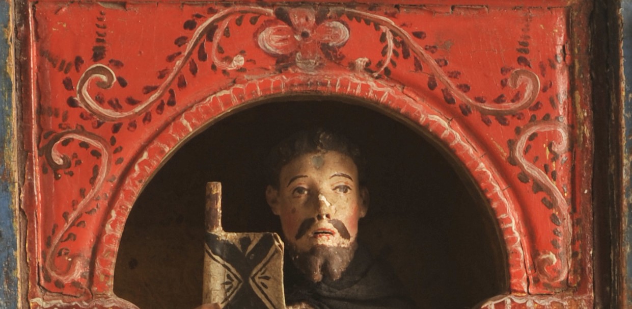 En el nombre de los santos 